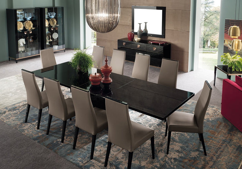 Mont Noir Dining Collection