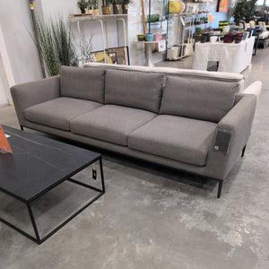 Oma Sofa in Pepper