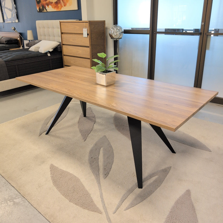 Mesa Dining Table in Oak